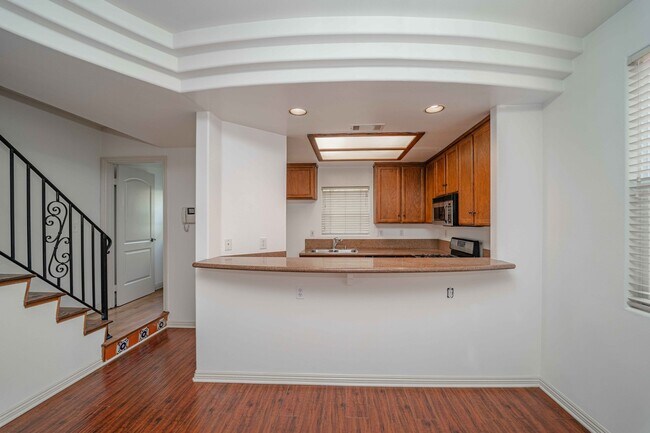 Building Photo - 4259 Dixie Canyon Avenue, Unit Apt 6