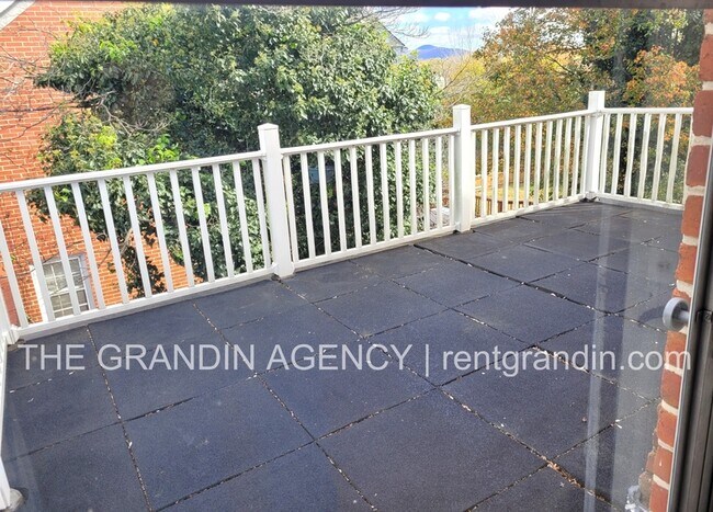 Foto del edificio - 2803 Burton Ave NW