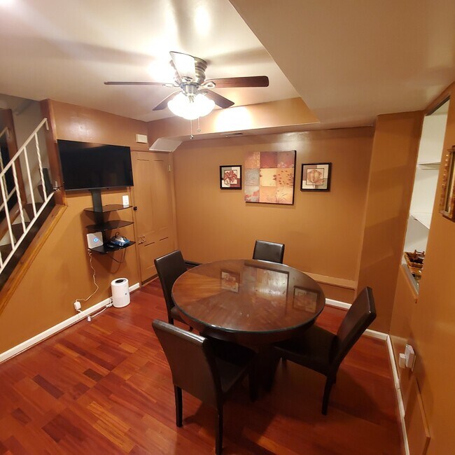 Foto del edificio - 1222 N Spring St