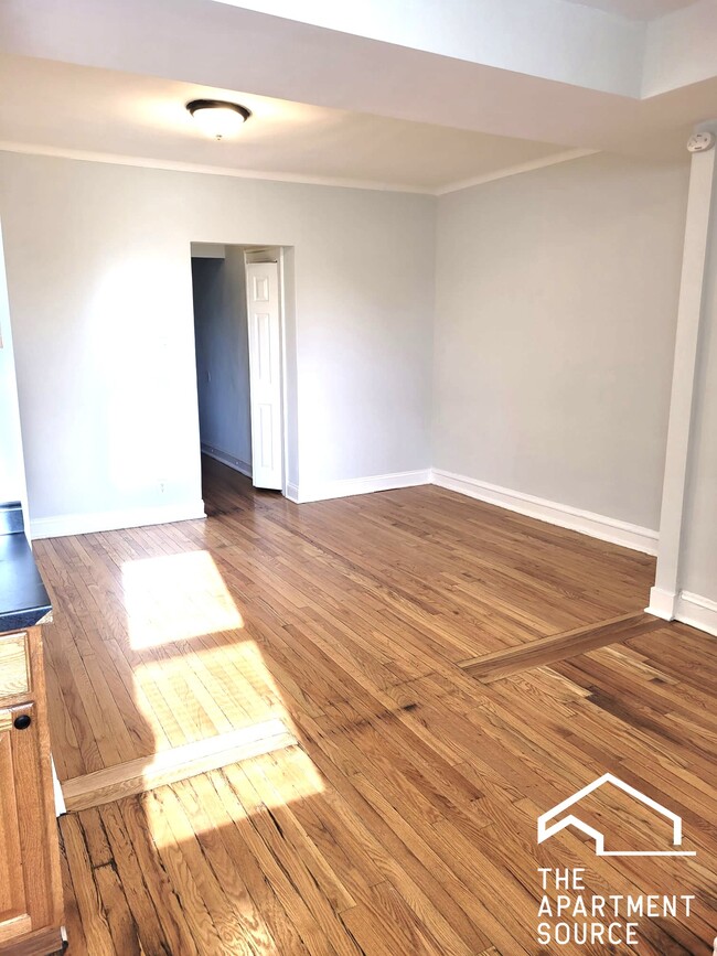 Building Photo - 1101 N Avers Ave