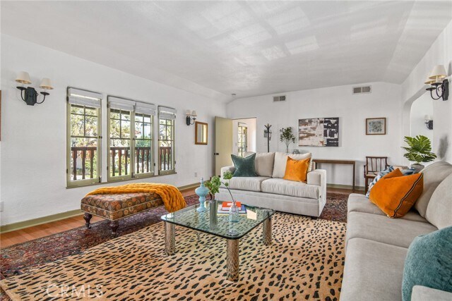 Foto del edificio - 8246 4th St