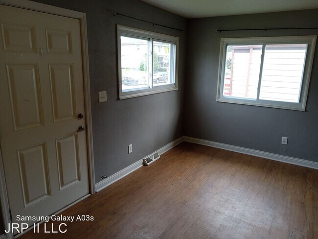Building Photo - 3 br, 2 bath House - 410 Dalgren Ave