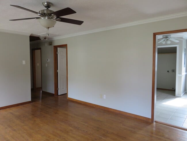 Building Photo - 231 N Mapleleaf Ave