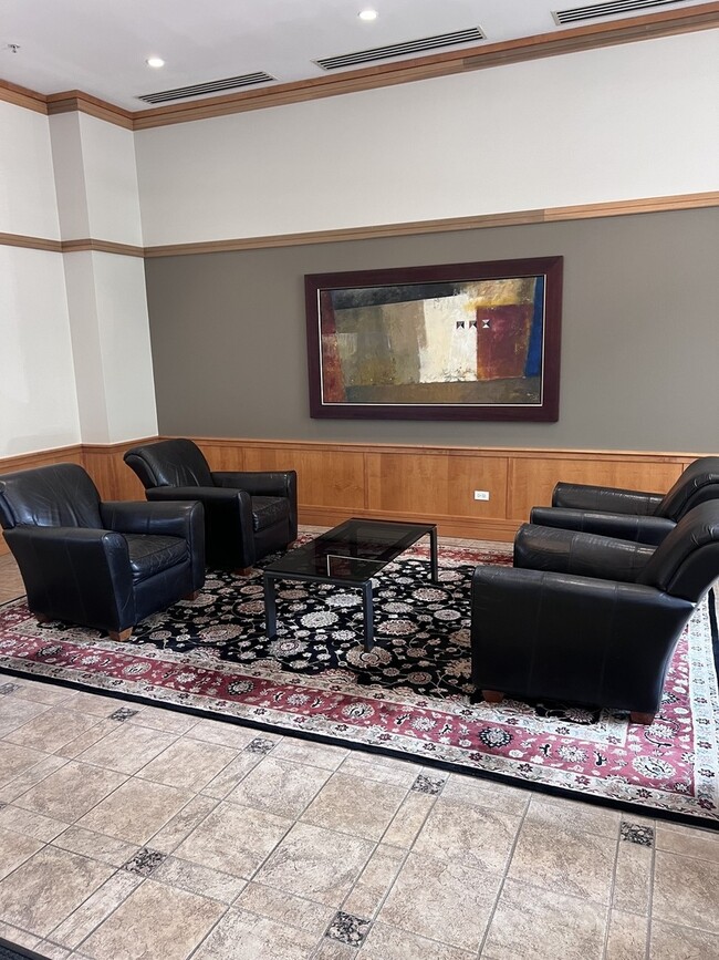 Foto del edificio - 1640 Maple Ave