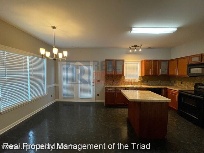 Building Photo - 2 br, 2.5 bath House - 1248 Burton Ave