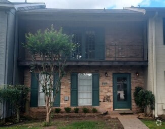 Building Photo - 10045 Alondra St