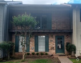 Building Photo - 10045 Alondra St