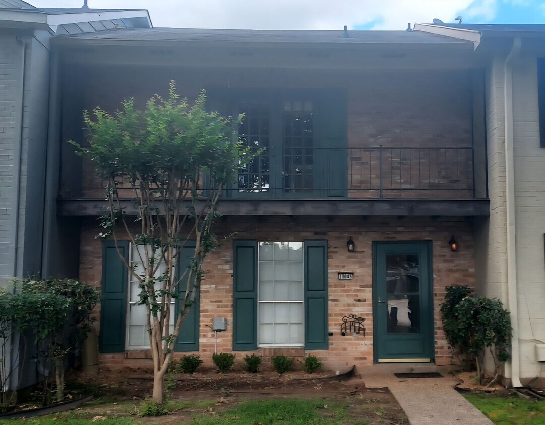 Primary Photo - Village Green Townhome
