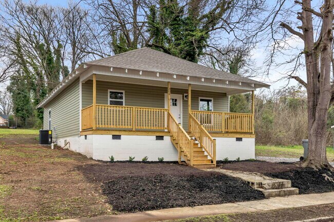 Building Photo - 304 E Hampton Ave