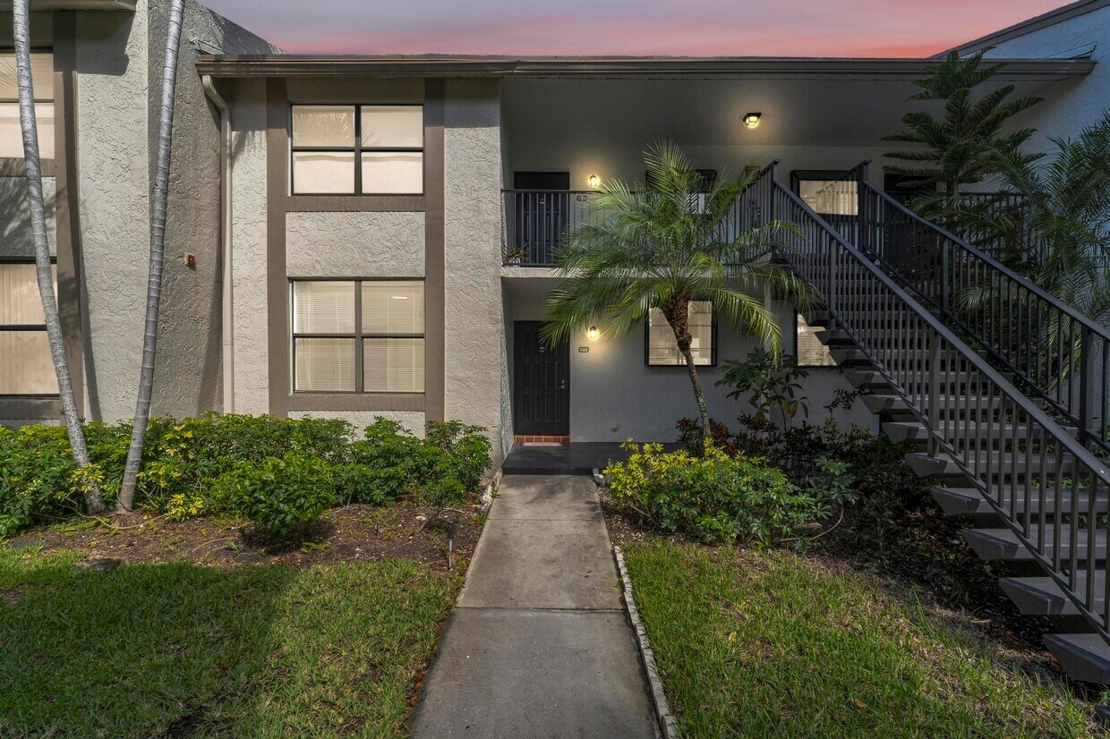 Foto principal - 1256 S Military Trail