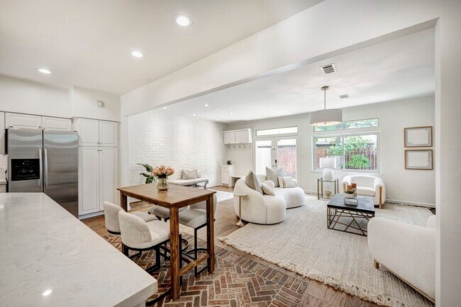 Foto del edificio - 3815 Wakeforest St