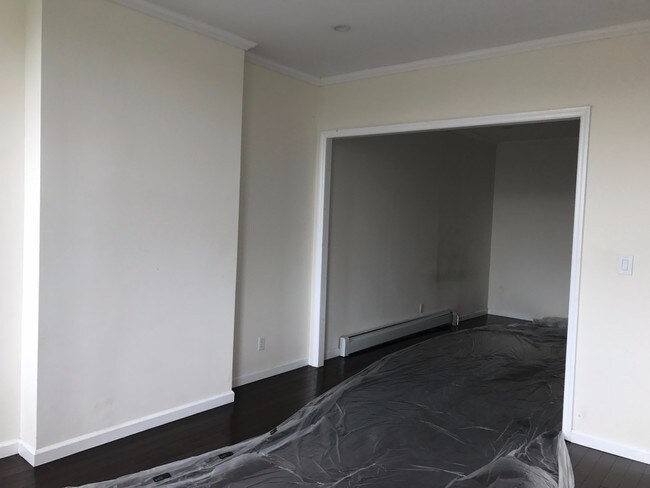 Building Photo - 558 Grandview Ave