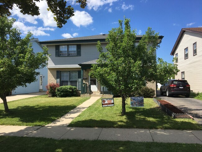 Building Photo - 1528 W Edgerton Ave