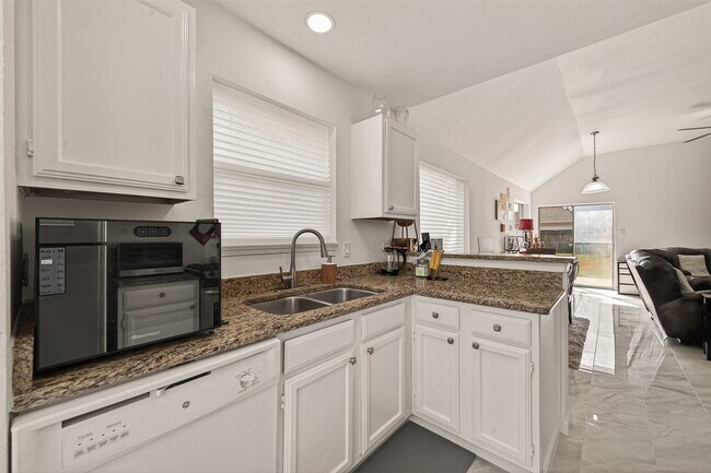 Building Photo - 21067 Southern Colony Ct