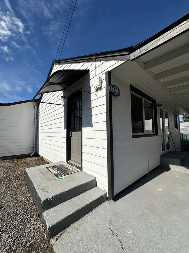 Building Photo - Darling 2bd, 1ba house with large fenced y...