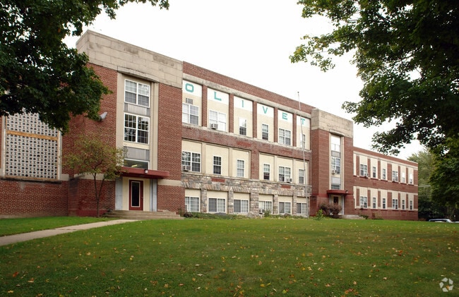 Comets Crossings - Creekside Apartments (Olivet HS, LLC)