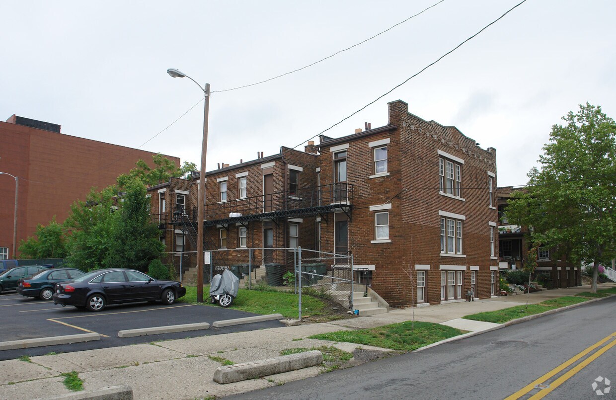 Primary Photo - 22 E 2nd Ave
