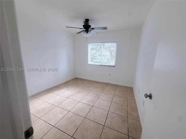 Building Photo - 995 NE 34th Ave