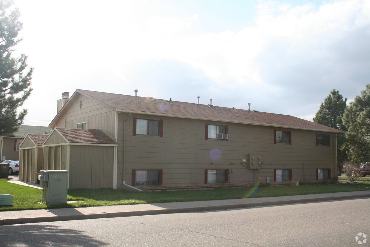 Foto del edificio - 139 Juniper Pl