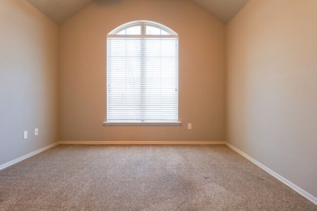 Foto del edificio - Spacious 3 Bedroom / 2 Bathroom with Modern Upgrade