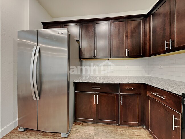 Building Photo - 661 W Bosal Dr