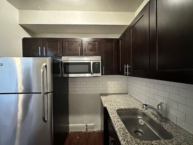 Building Photo - 6748 N Ashland Ave