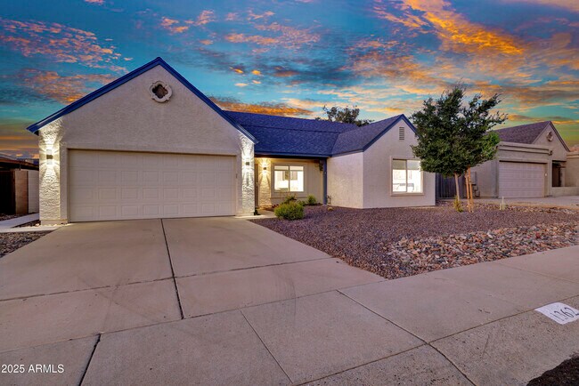 Foto del edificio - 1362 E Wickieup Ln