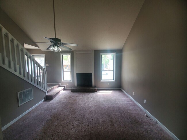 Building Photo - 6472 Kelmscot Ct