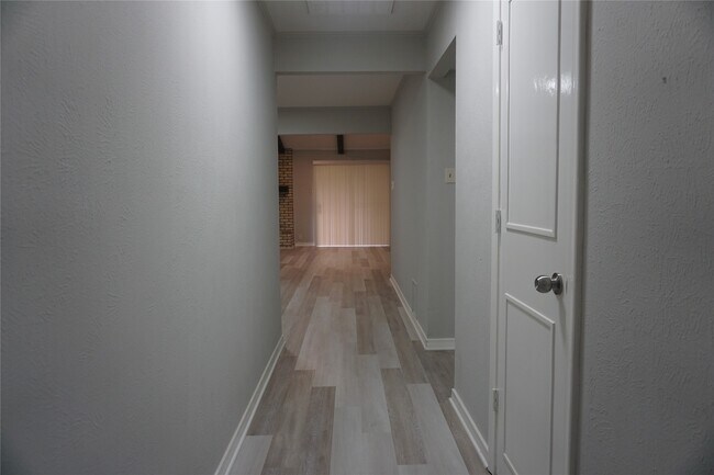 Building Photo - 1913 Normal Park Dr