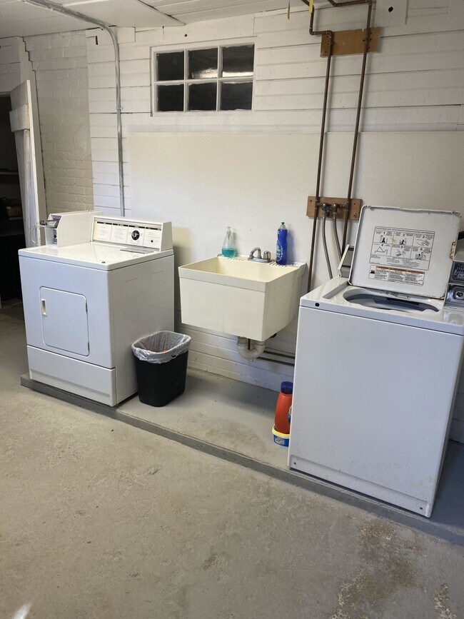 Lavandería compartida en el edificio. - 4 Arlington Rd