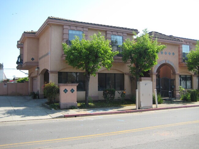 Building Photo - 912 Highland Blvd