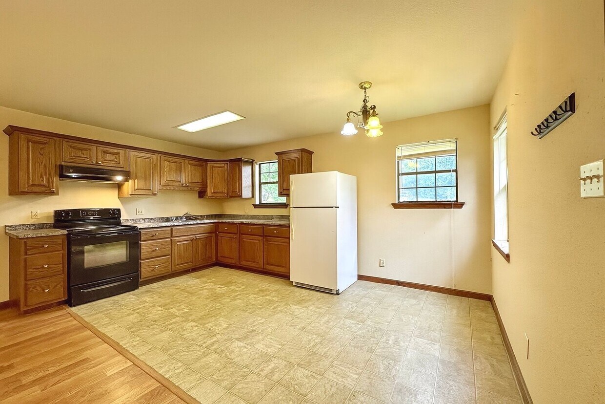 Primary Photo - Modern & Spacious • Newly Remodeled • 2 Be...