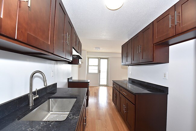 Foto del edificio - 4750 59th St