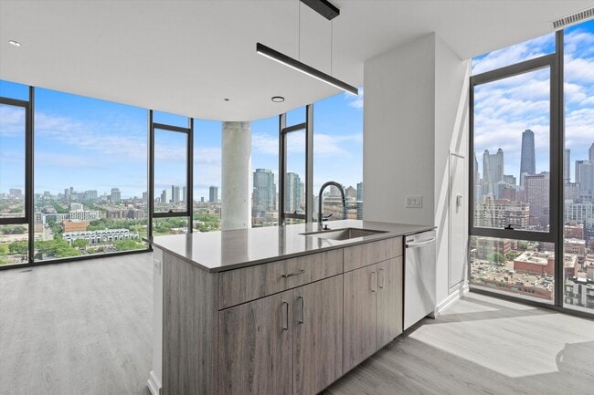 Building Photo - 808 N Cleveland Ave