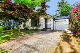Building Photo - 2806 SE 78th Ave