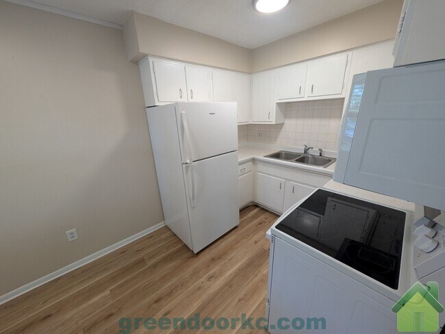 Foto del edificio - 403 Holiday Dr