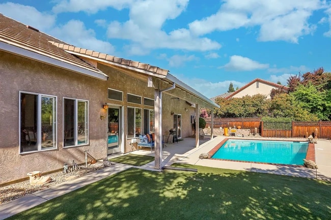 Foto del edificio - 689 Saint Andrews Rd