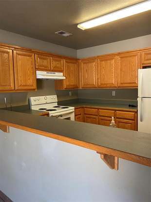 Foto del edificio - 11016 Shady Oaks Dr