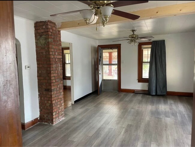 Building Photo - 919 5th St