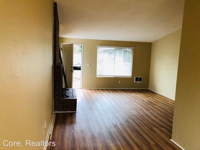 Building Photo - 3943 SE 33rd Ave