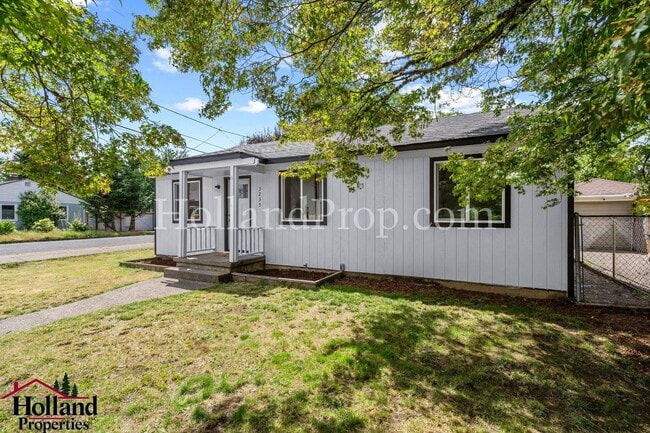 Building Photo - Charming Fully Renovated Bungalow with Mod...