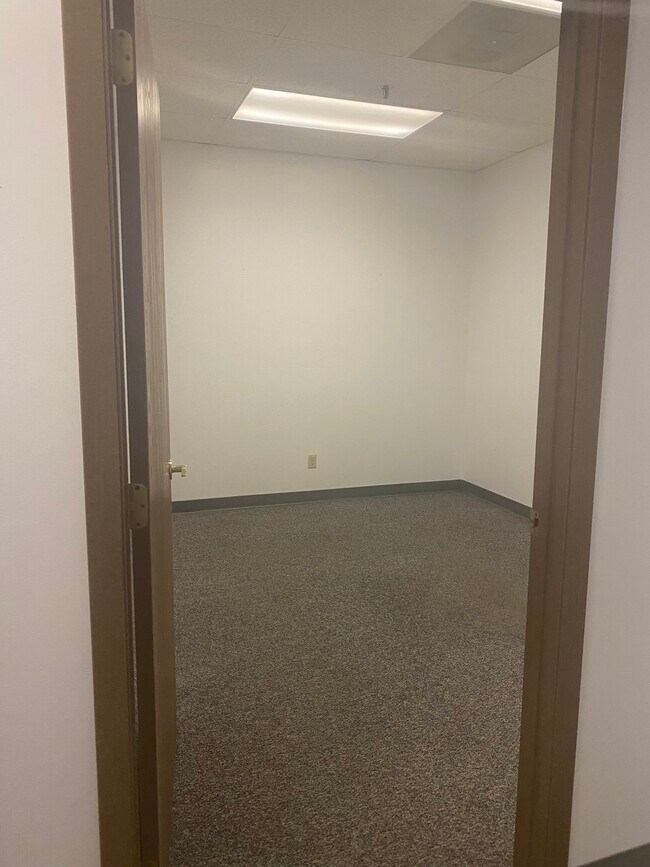 interior Office Suite $300 per month - 1114 Taylor St