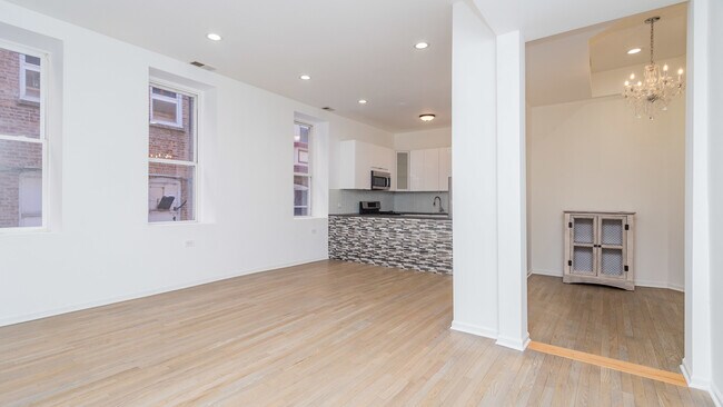 Building Photo - 1407 N Wells St