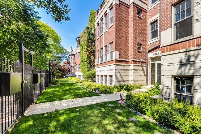 Foto del edificio - 2036 W Pierce Ave