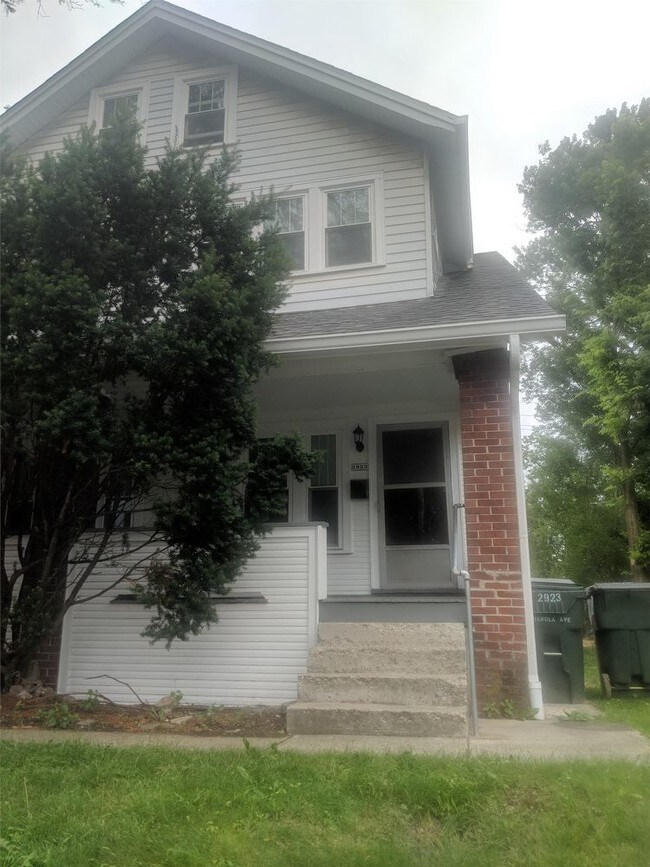 Building Photo - 2923 indianola
