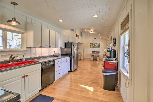 Building Photo - 7073 Waterview Ln