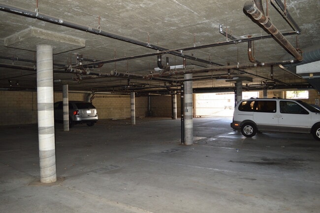 Building Photo - 621 D St