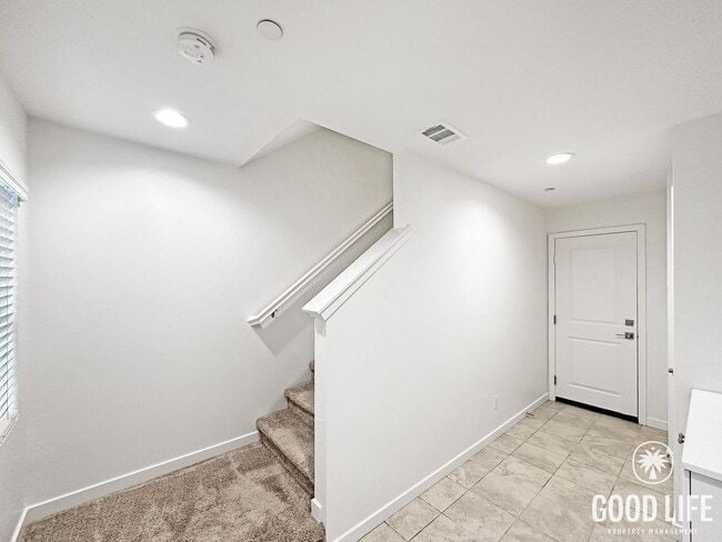 Foto del edificio - Beautiful 3BR Home in Stanton | Private Yard + Attached Garage