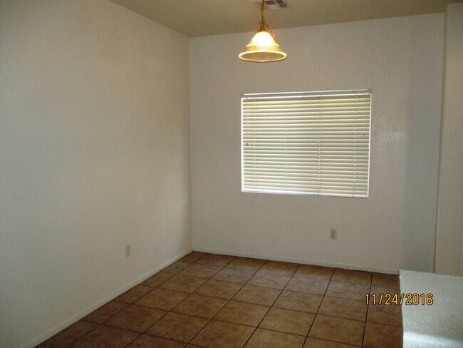 Foto del edificio - Henderson 3 Bedroom Townhouse!