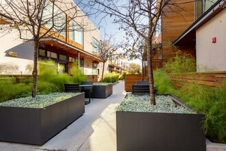 Building Photo - 2002 E 7th St